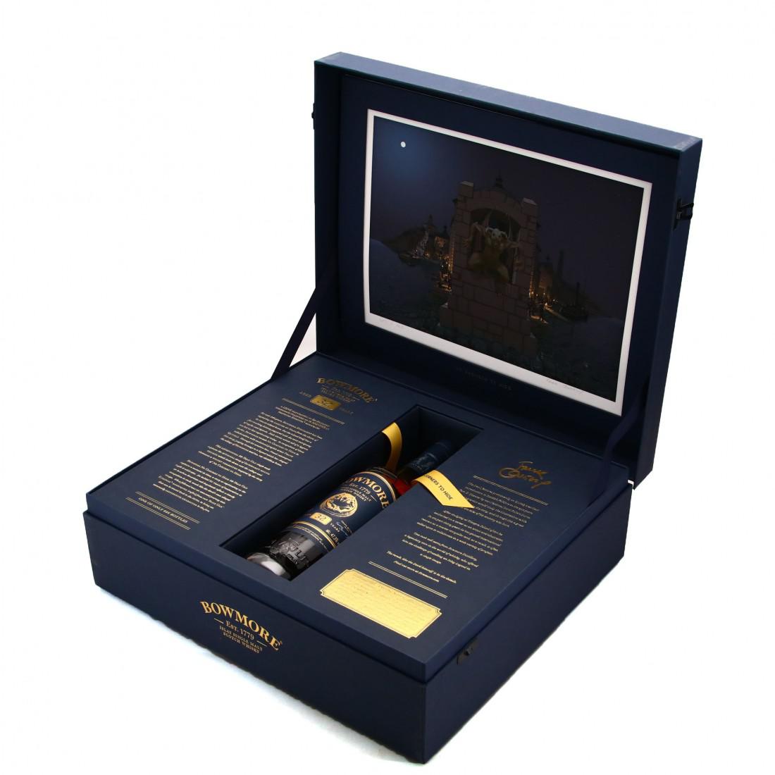 Bowmore 32 Year Old No Corners To Hide / Frank Quitely