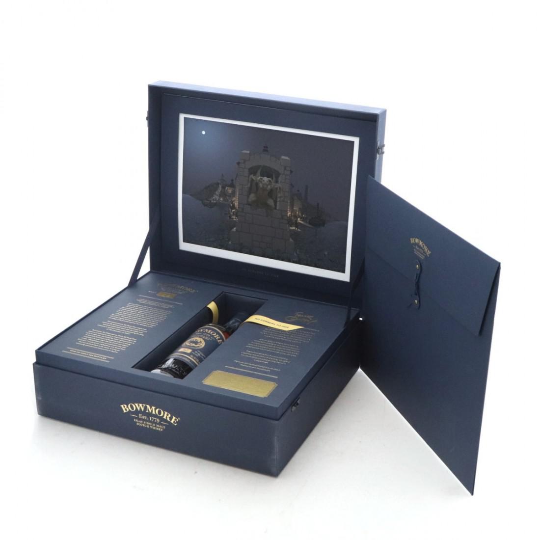 Bowmore 32 Year Old No Corners To Hide / Frank Quitely