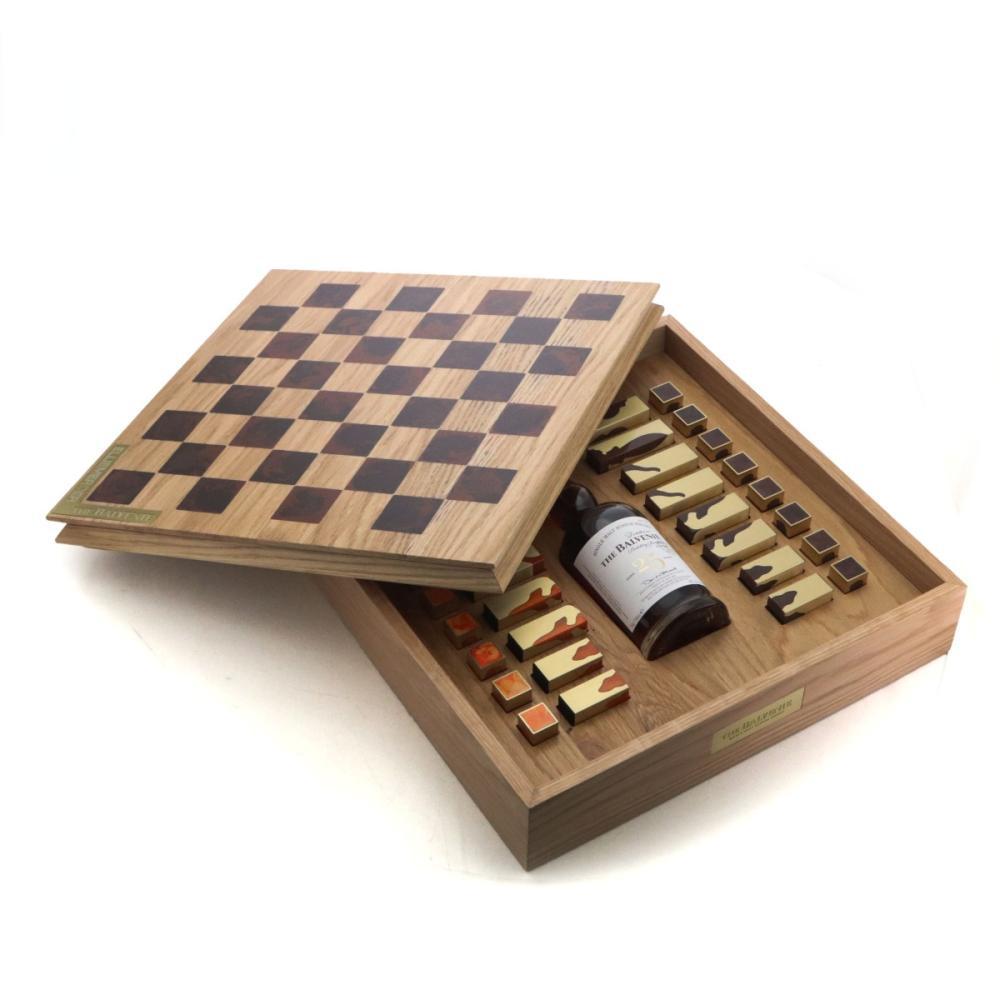 Balvenie 25 Year Old Rare Marriages / Ellie Mercer Chess Set