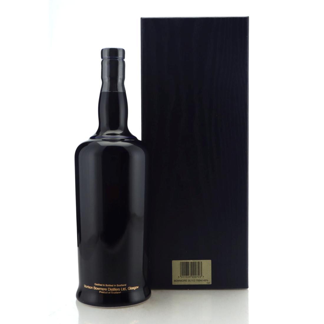 Bowmore 25 Year Old - 'The Gulls' Ceramic Decanter