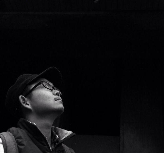 嗑瓜子的小松鼠