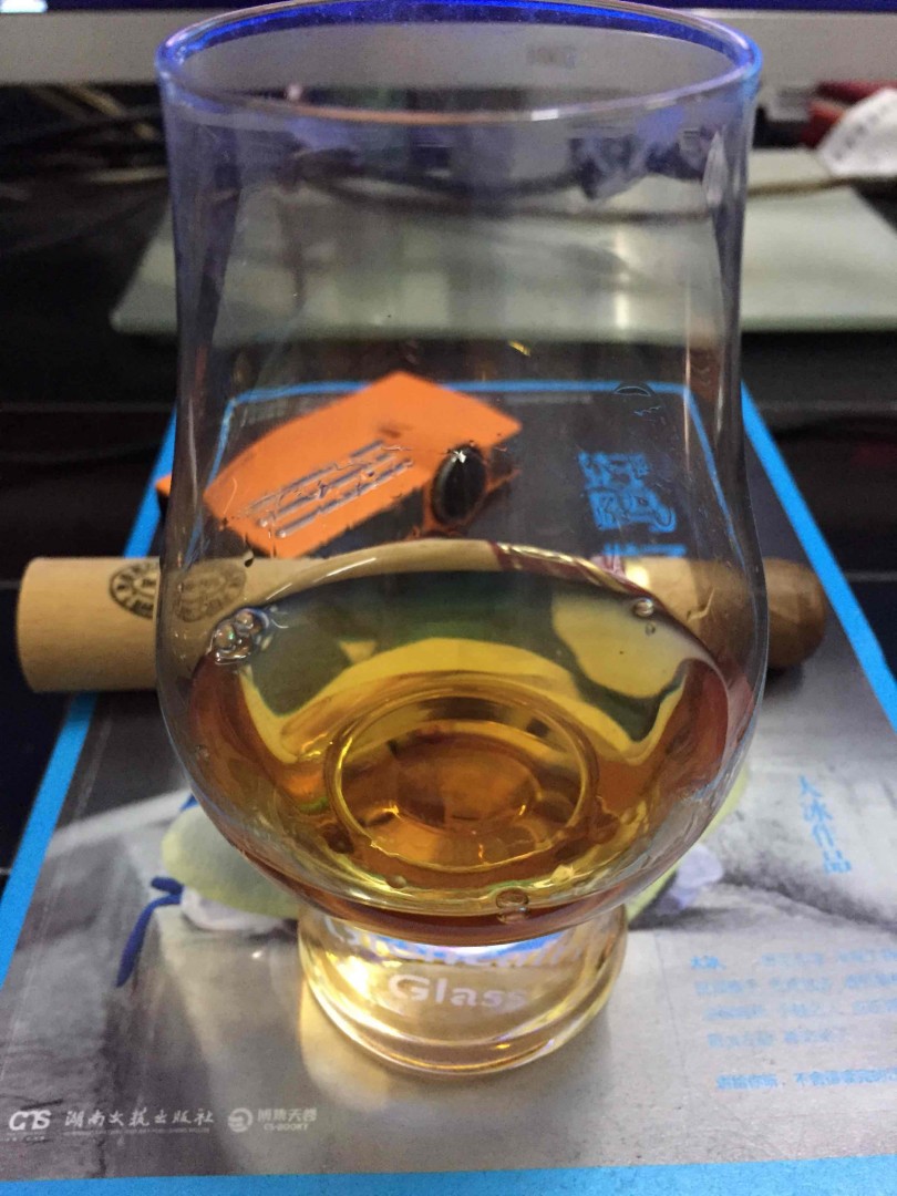 晚上喝鹰牌10年稀有单桶