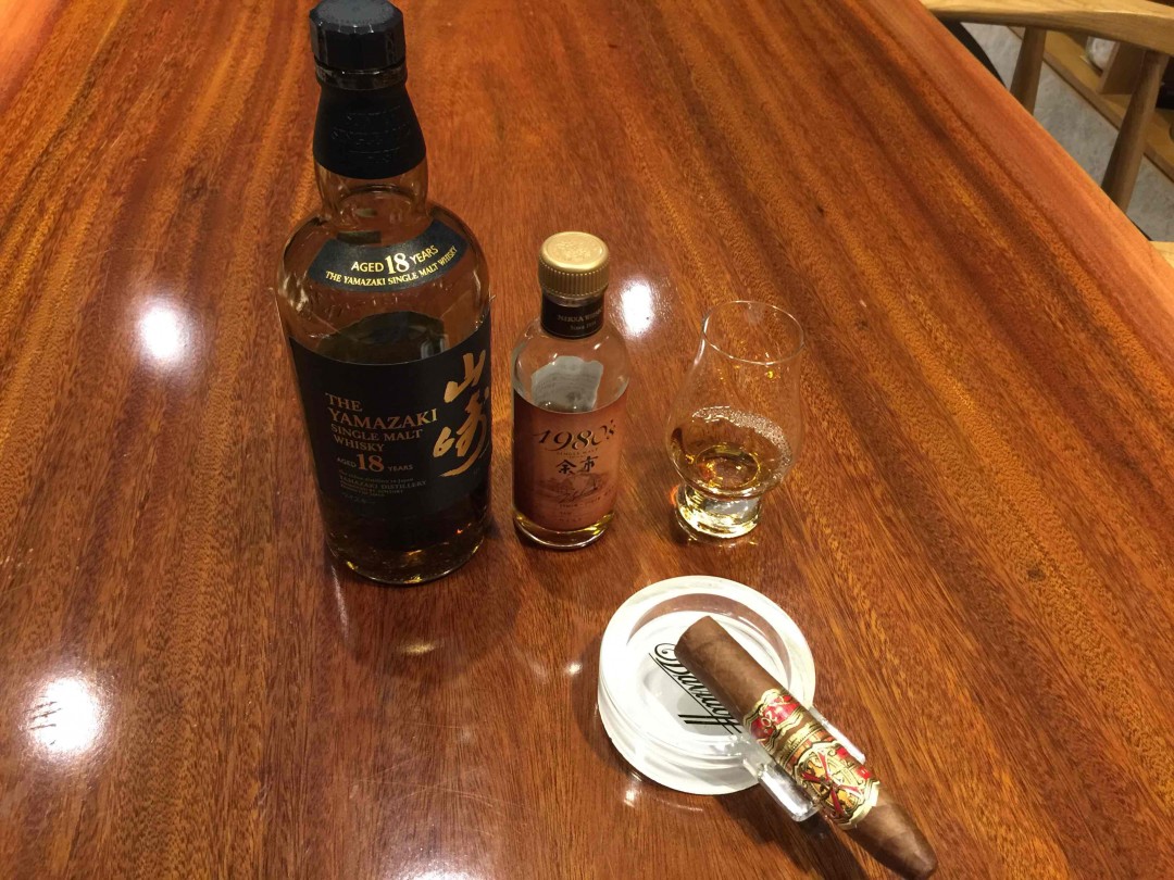 今晚喝日威，抽非古。