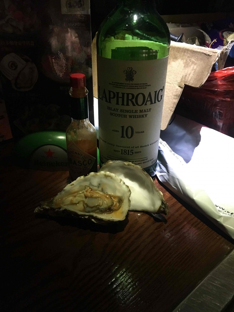 新吃发一种享受 带点烟熏味的生蚝味道刚刚好