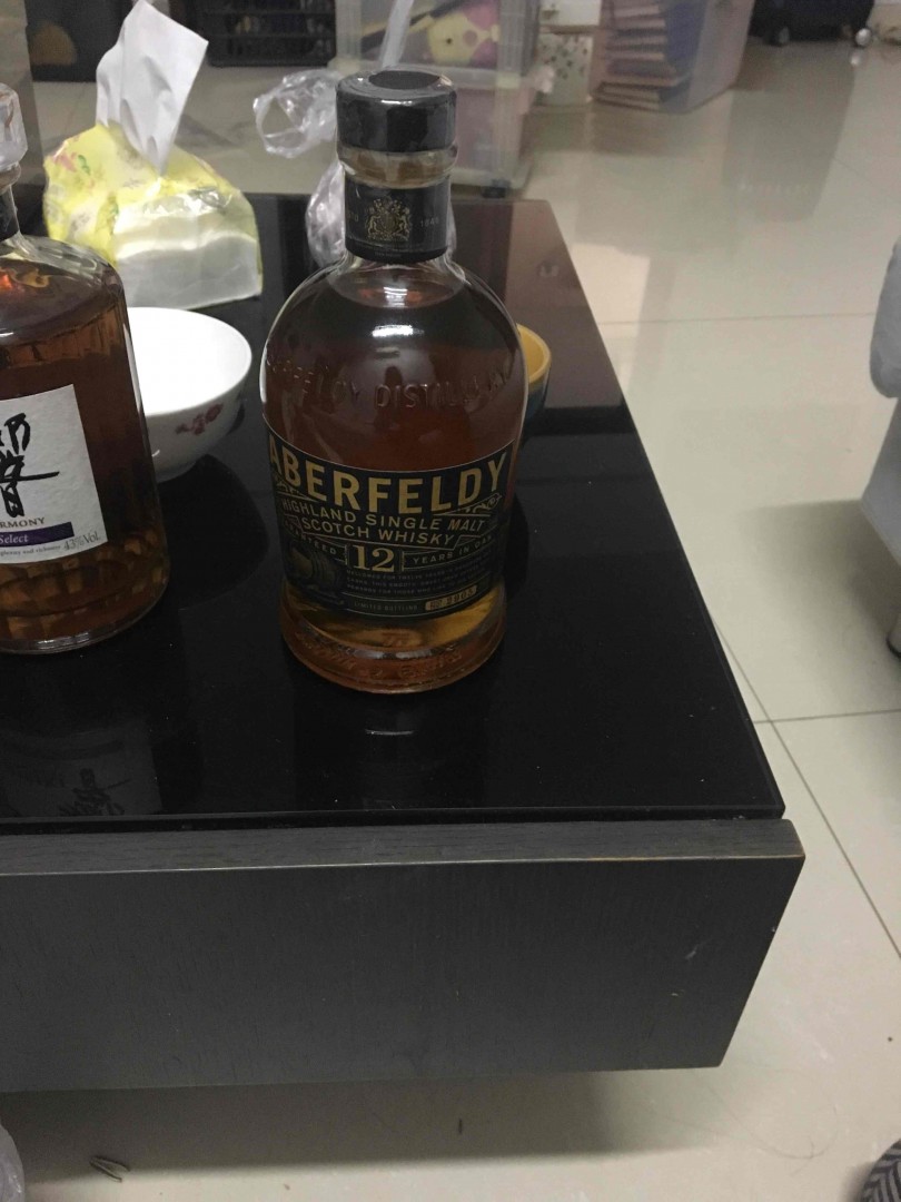 出差台湾回来机场免税店买了二瓶