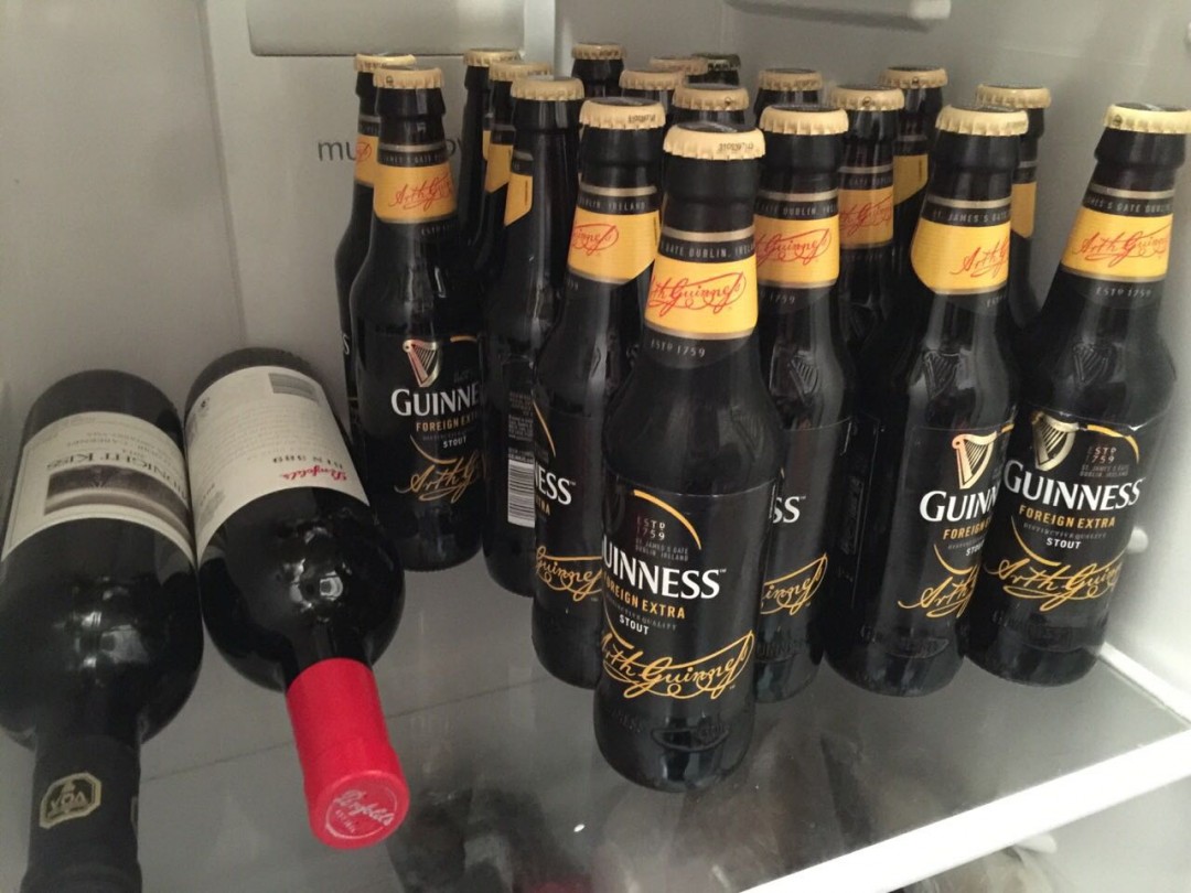 年纪轻轻 酷爱喝酒、茶和咖啡