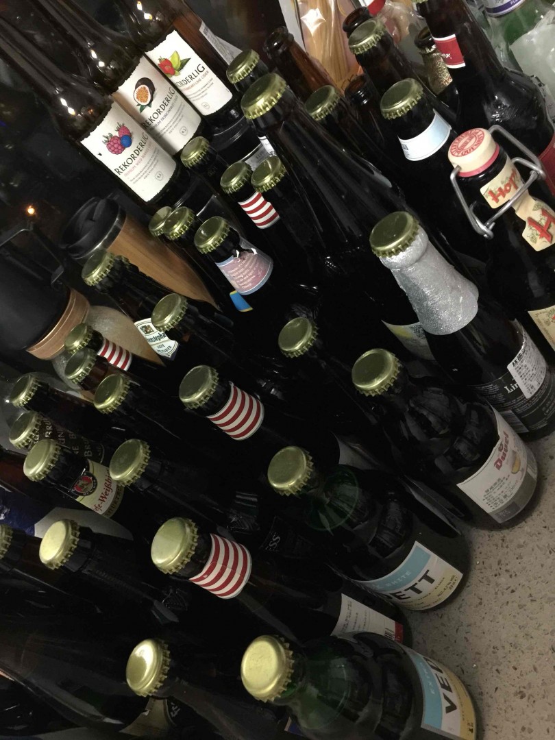 年纪轻轻 酷爱喝酒、茶和咖啡