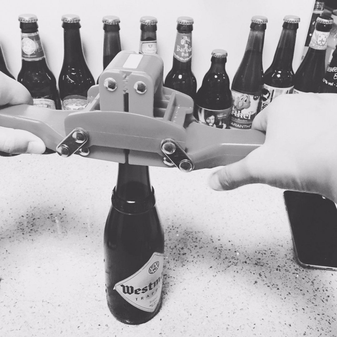 年纪轻轻 酷爱喝酒、茶和咖啡