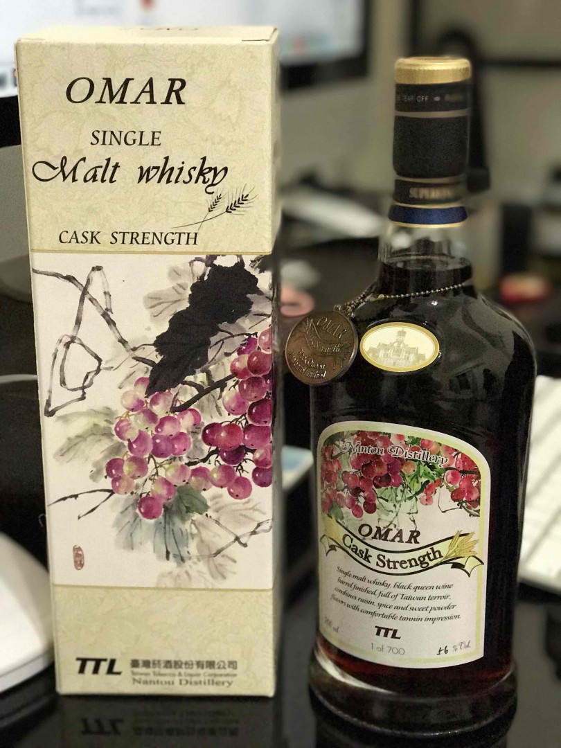 好深的黑后葡萄酒桶。