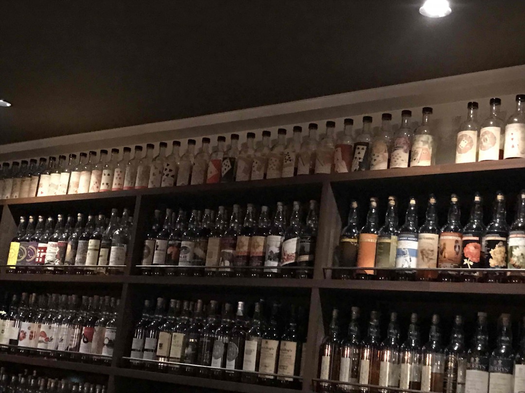 昨夜小酌、扑克牌系列在这里都被喝掉了，不错！