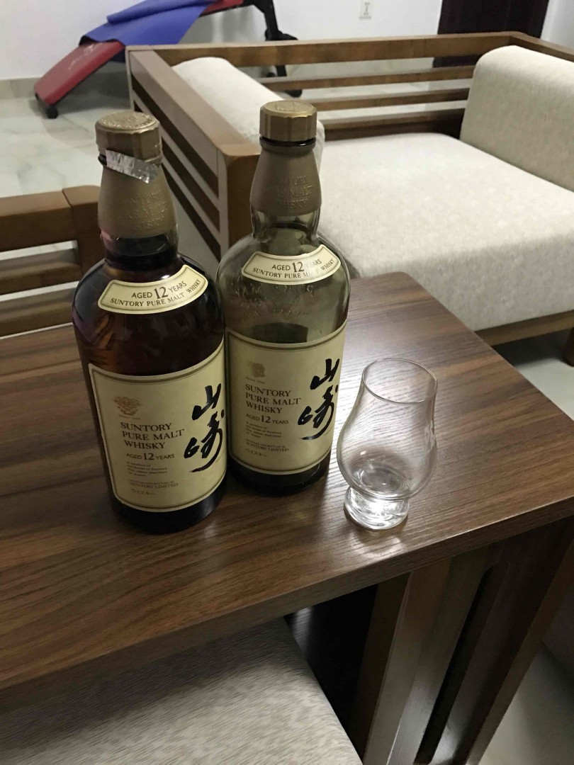 喝着这个，看着那个