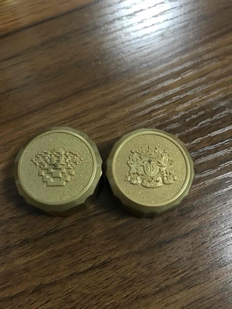 喝着这个，看着那个