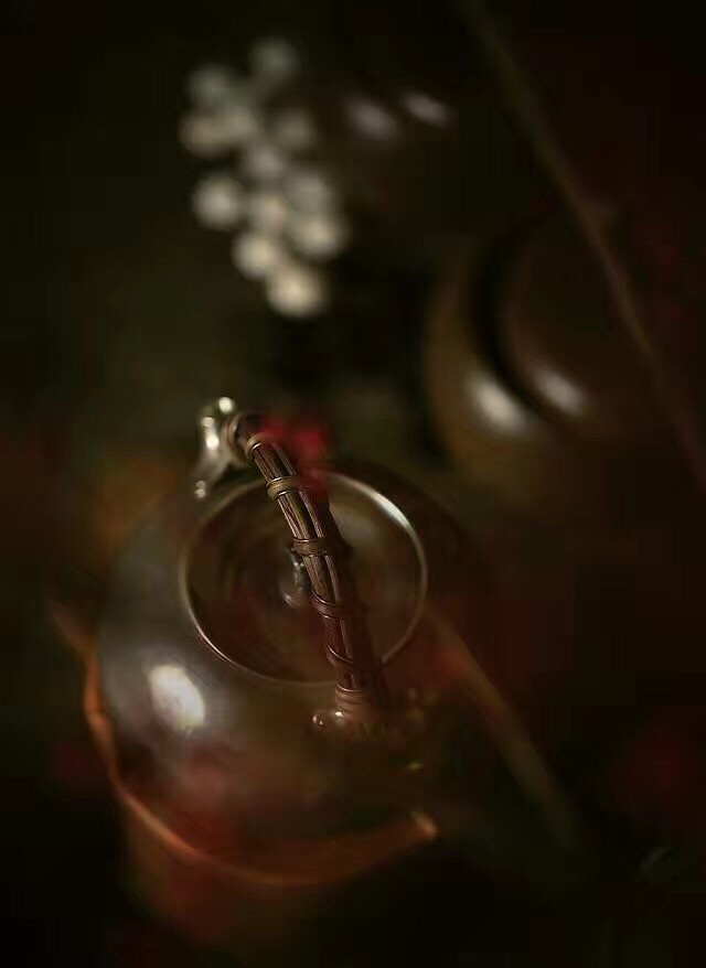 如果把我们的高粱酒（二锅头、老白干……）改进一下蒸馏方式，得到的原酒，陈放在橡木桶内十年八年，会不会就是调和型威士忌的原酒？