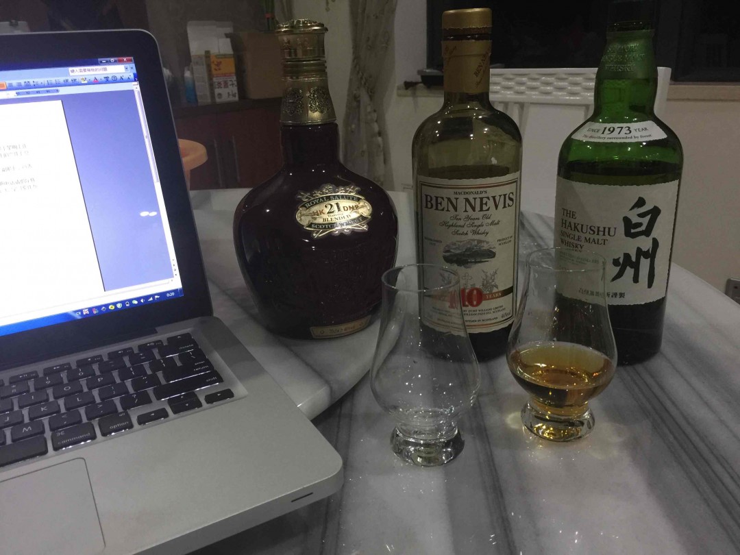 失眠，找些入门级的慢慢试试，有时候一个静下心来，能好好体会每款威士忌的味道，顺便把工作构思理顺下，以便下一步开展。 后面的是近期试过的酒。