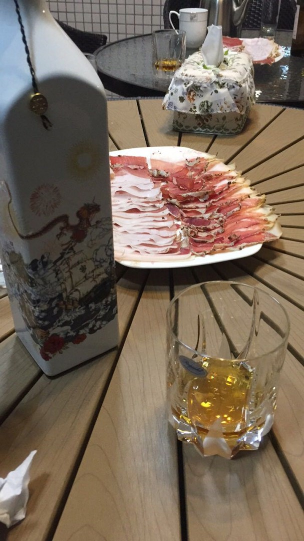失眠，找些入门级的慢慢试试，有时候一个静下心来，能好好体会每款威士忌的味道，顺便把工作构思理顺下，以便下一步开展。 后面的是近期试过的酒。