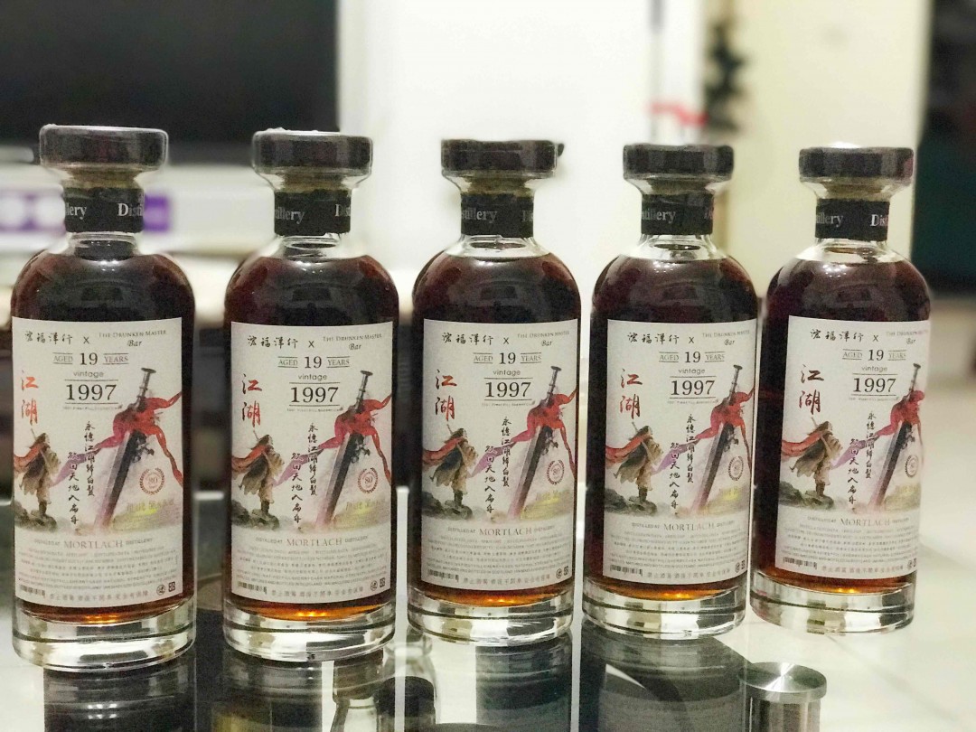 走過「江湖」一遭才會知道它的好。 老酋長80週年紀念瓶大頭瓶。Mortlach重雪莉。