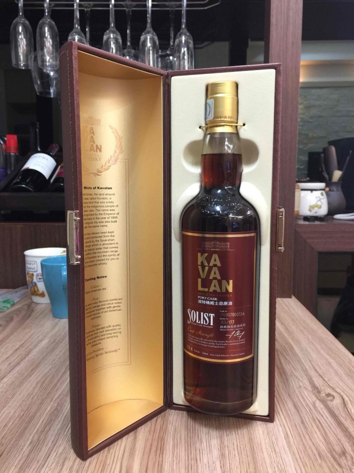 正收藏著一瓶PORT