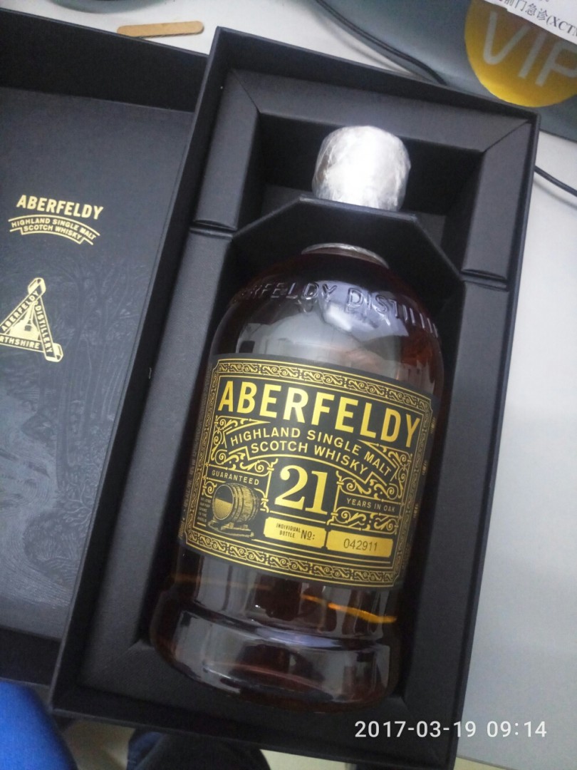 艾柏迪21年，这是新版吗？喝着觉得还不错，不死心又找了个2010装瓶的旧版囤着，还没喝。不知有大神知道这两个版差别如何？