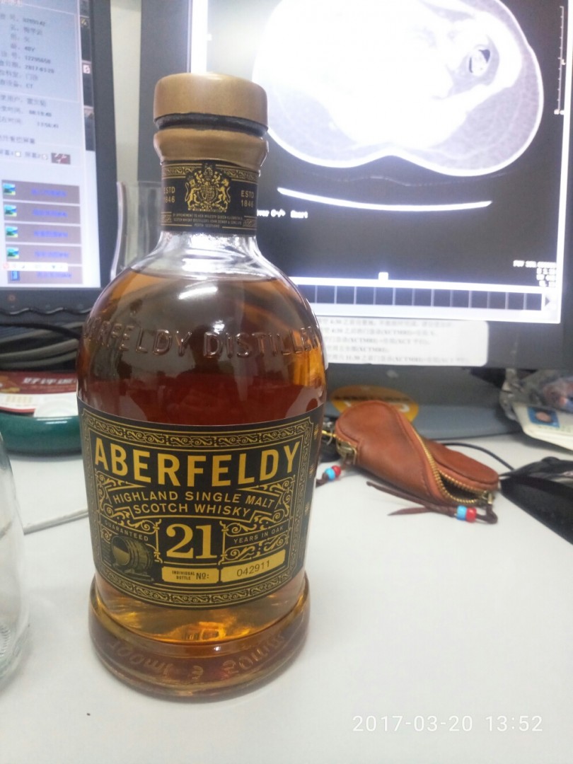 艾柏迪21年，这是新版吗？喝着觉得还不错，不死心又找了个2010装瓶的旧版囤着，还没喝。不知有大神知道这两个版差别如何？