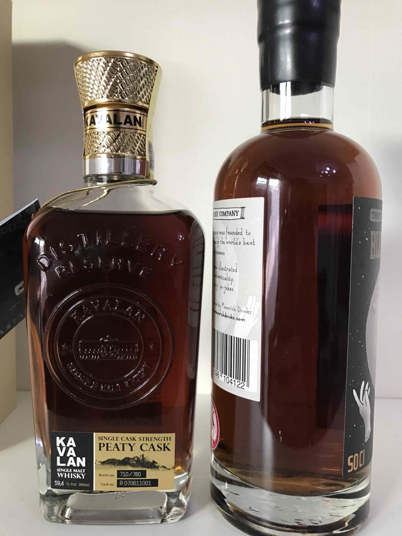 KAVALAN PEATY CASK. 很有話題的R070611001 桶陳10年。黑嚕嚕的。 喝起來香氣衝鼻。根本像重雪莉