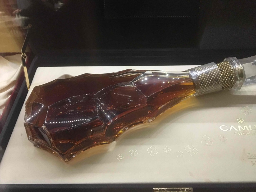今天看到不知值多少钱应该超六位数了