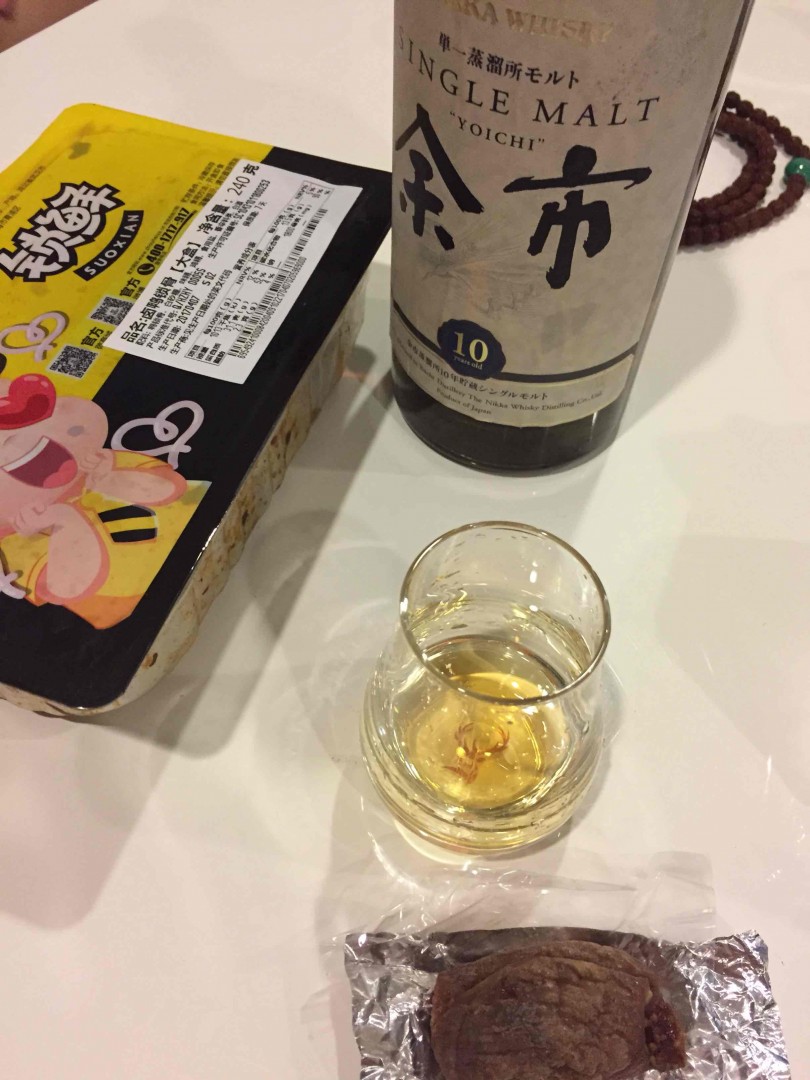 淡淡的烟味，配无花果和周黑鸭！