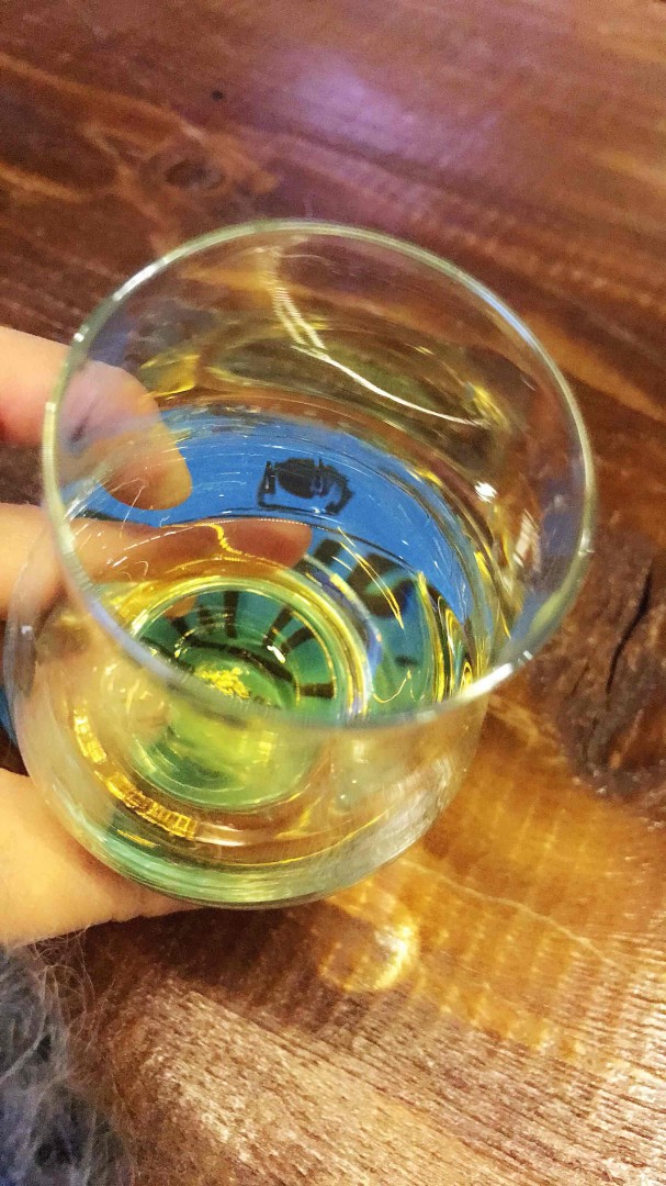 酒友回来，开酒…