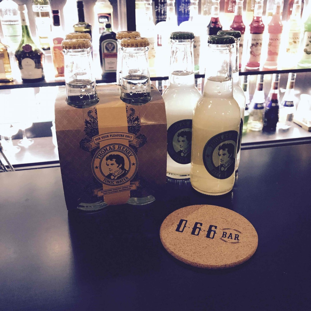 欢迎光临，北京芍药居底商17-15，066bar