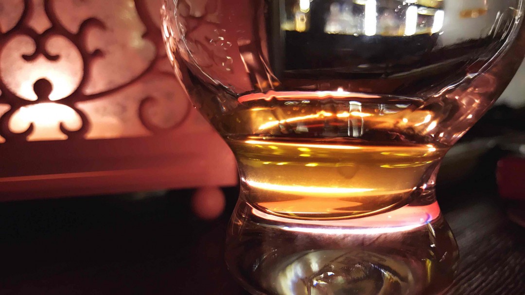 酒是人类最大的敌人，可圣经里说要爱你的敌人。