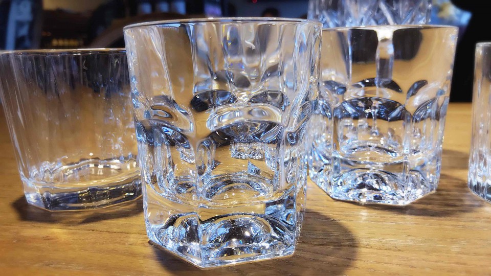 古典杯，有厚重的手感，放冰球很赞…