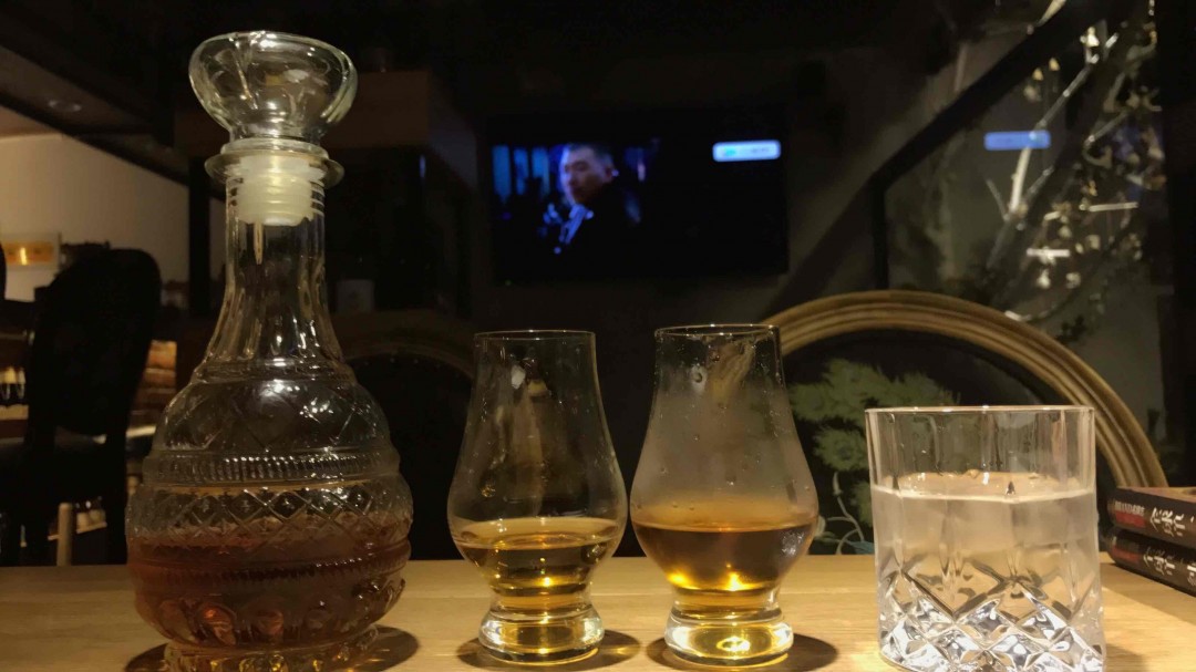 喝着whisky，看《老炮儿》…