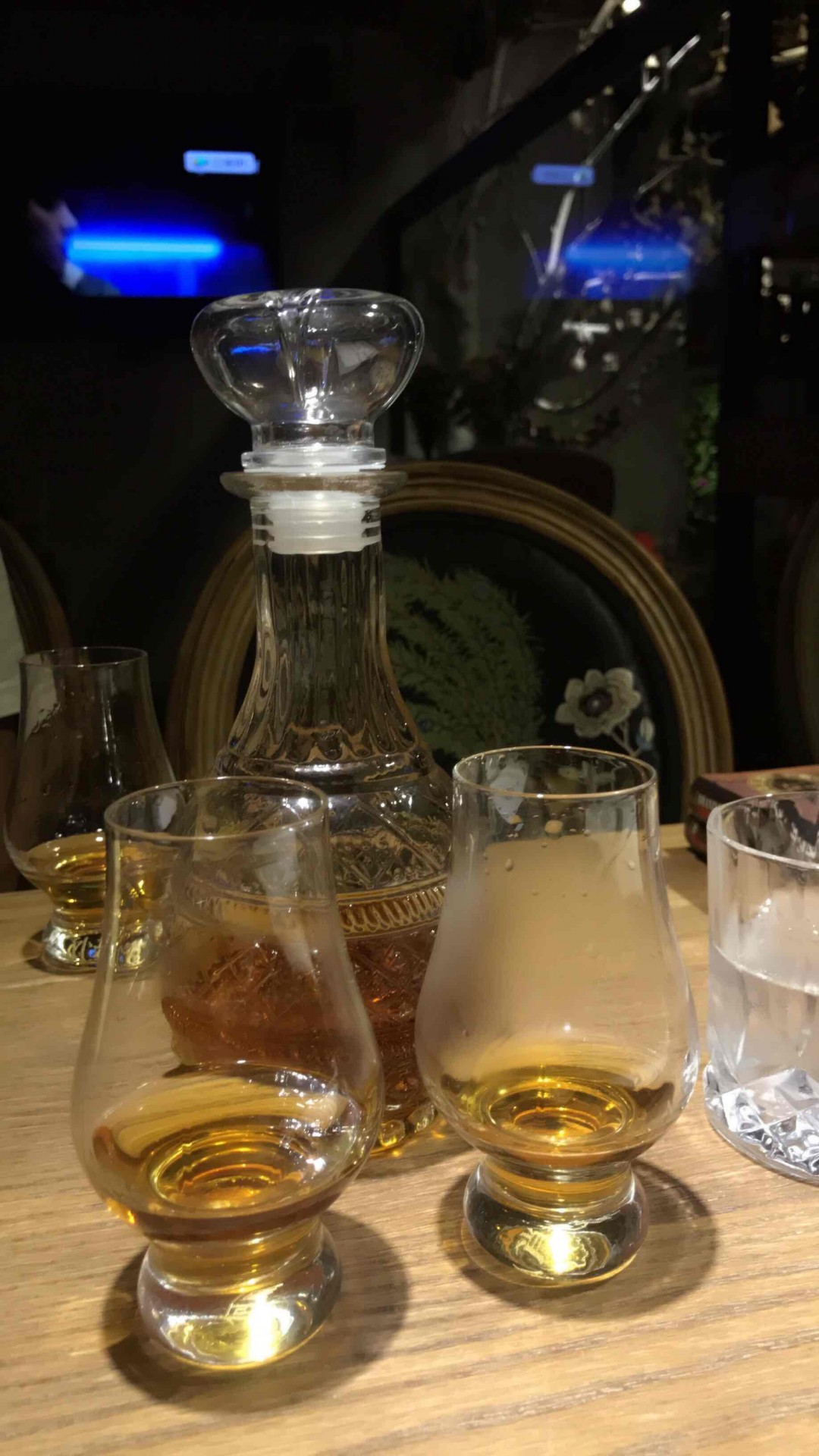 喝着whisky，看《老炮儿》…
