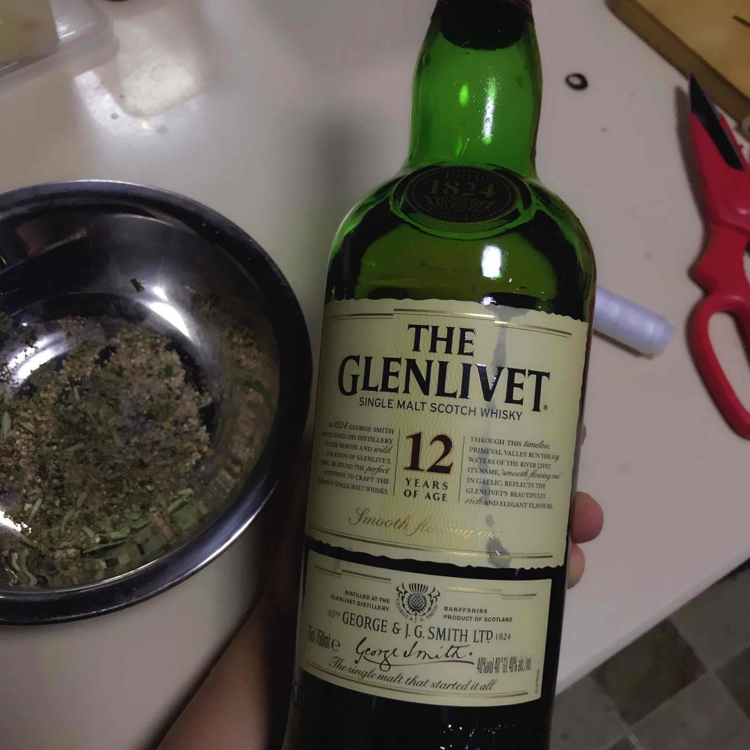一只苏格兰威士忌鸭子