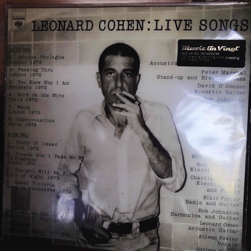 so surprise ！ 狮子山上有个 叶一… 他是一个????发烧友, 在他这里偶遇leonard cohen 的13张黑胶唱片… 哇～叶一，打开一张经典给我听… in my secret life …