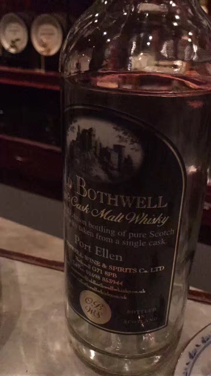 一直路上。品尝美酒