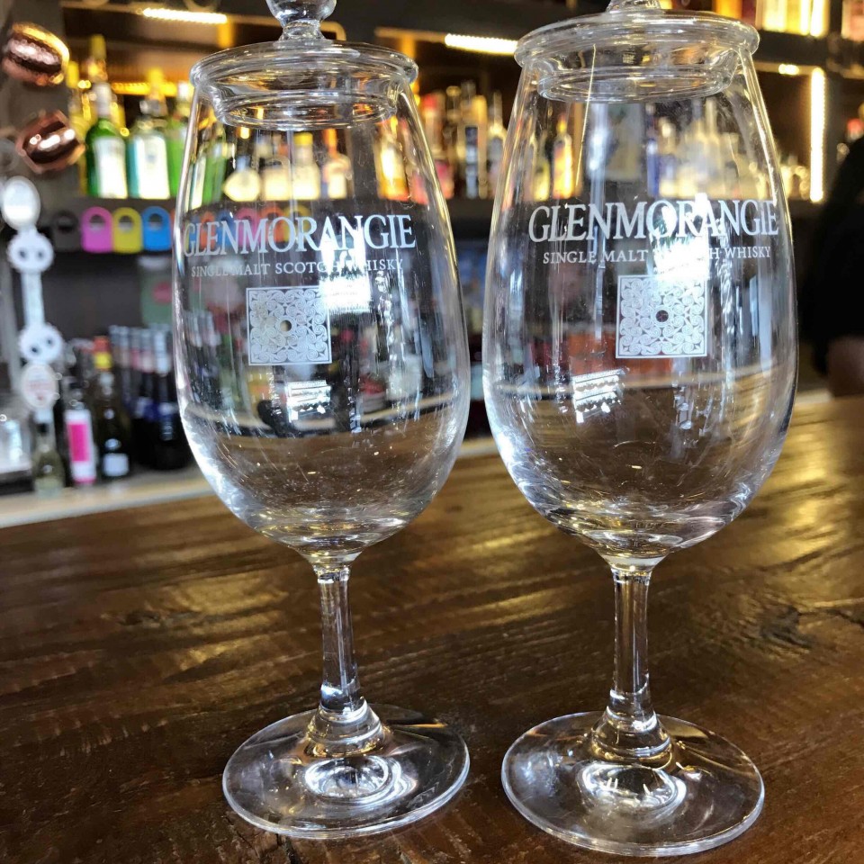 收了两个格兰杰的杯子