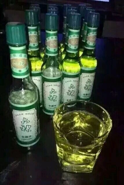 威士忌喝不起，喝点六神顶着先