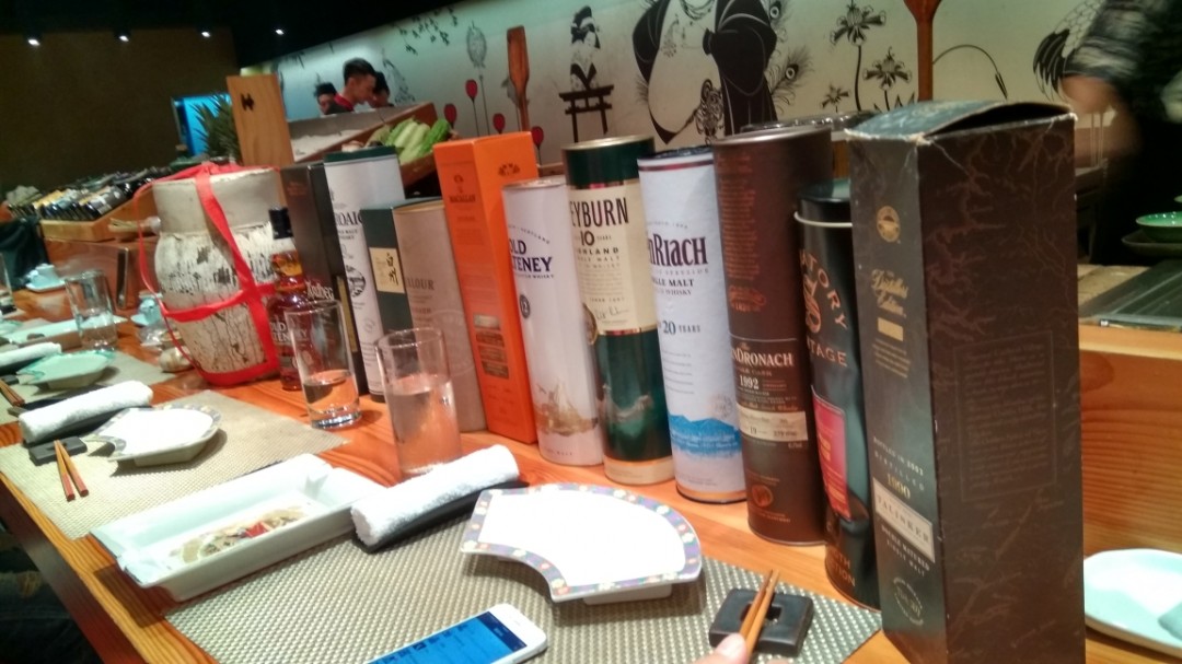 朋友的生日大趴，好友们每人带了一瓶whisky，竟然出奇的没有一瓶重复。