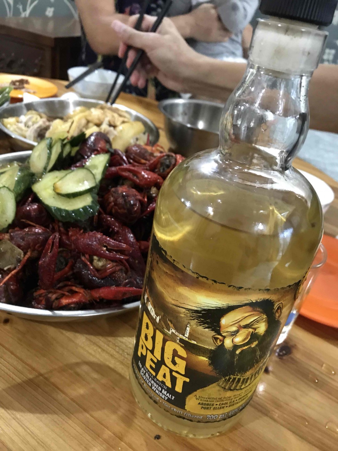 听说小龙虾和重口味威士忌还挺配