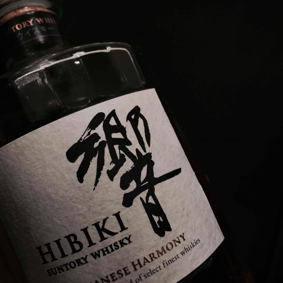 入口一味的清爽，突然柑橘的苦甜味爆炸，很快微苦味柔化开就是甘甜的回香充斥整个味蕾！日v里性价比算好的了…