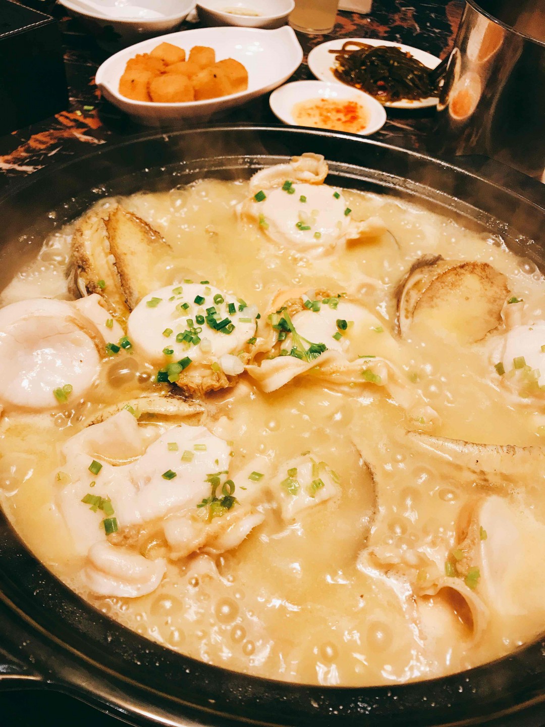 喝到在苏格兰当地都少有的Springbank15，再搭配鸡汤鲍鱼带子火锅🍲迅速成仙……#Tasting Record# 嗅到悠长烟熏～入口兰花香，坚果甜～余味纯净,收尾迅速^_^
