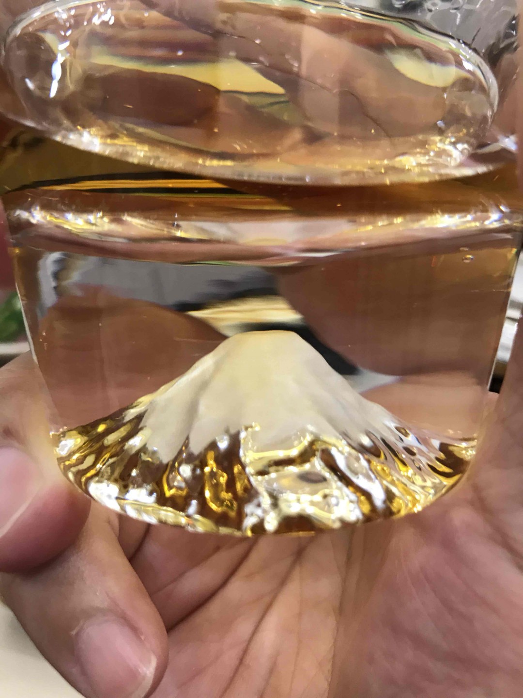 日威配日杯，感覺一個人就可以喝掉一整隻了