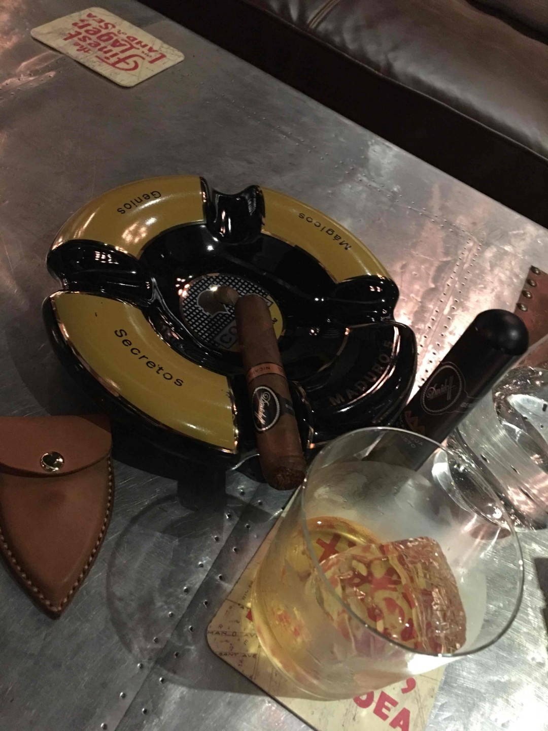 自己做了个皮套.带出来浪一下.哈哈哈.
