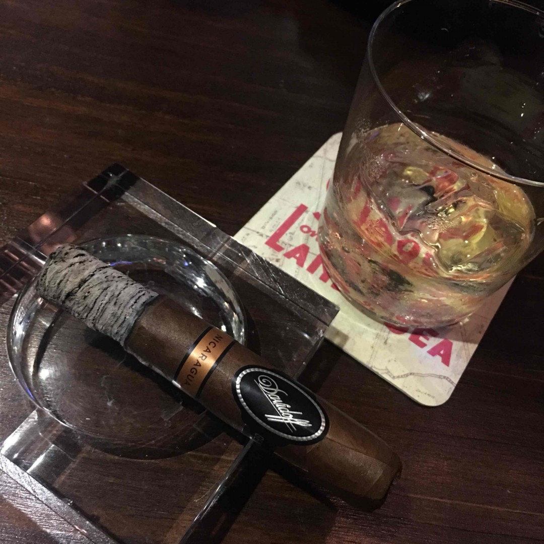 自己做了个皮套.带出来浪一下.哈哈哈.