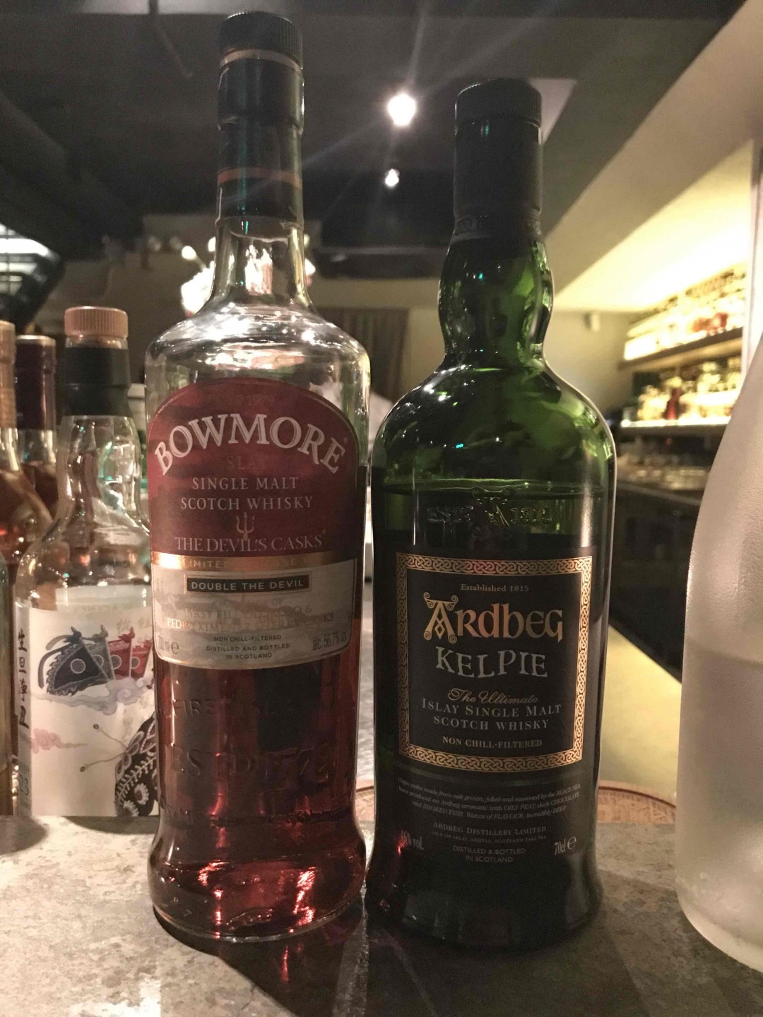 Bowmore 魔鬼桶，闻起来一点也不像Islay的酒，但喝起来泥煤和果香的平衡真是完美！大爱波摩啊！