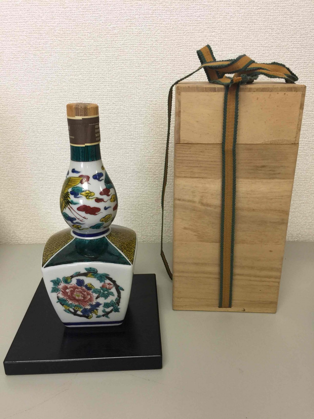 瓶子太美了，这样的酒真不舍得喝。