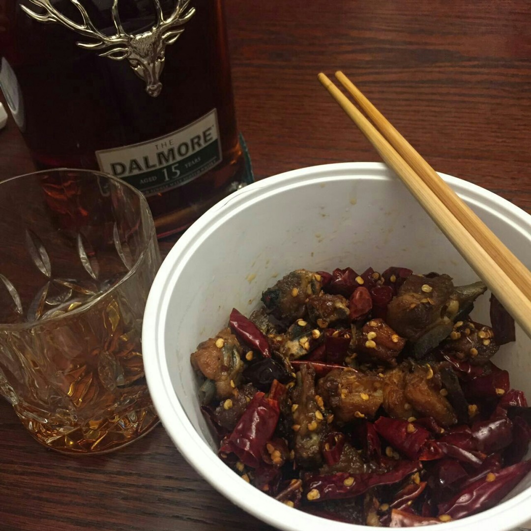 辣子鸡配酒一绝