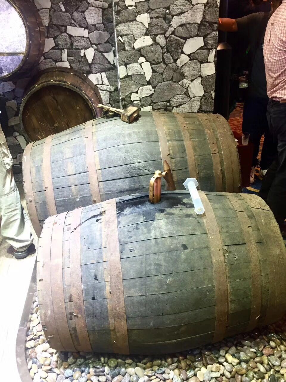 今年的Whisky L人气爆棚，就是太过于拥挤了……喝个酒还没站稳都被推着走了……美女多多……饱了眼福了😄