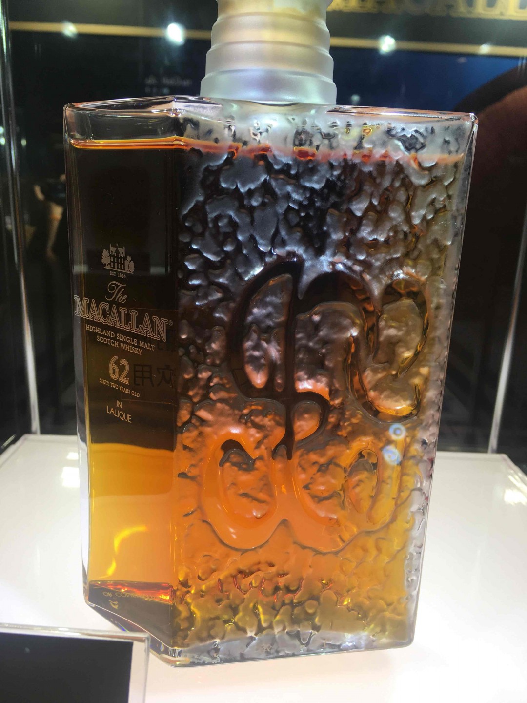 今年的Whisky L人气爆棚，就是太过于拥挤了……喝个酒还没站稳都被推着走了……美女多多……饱了眼福了😄