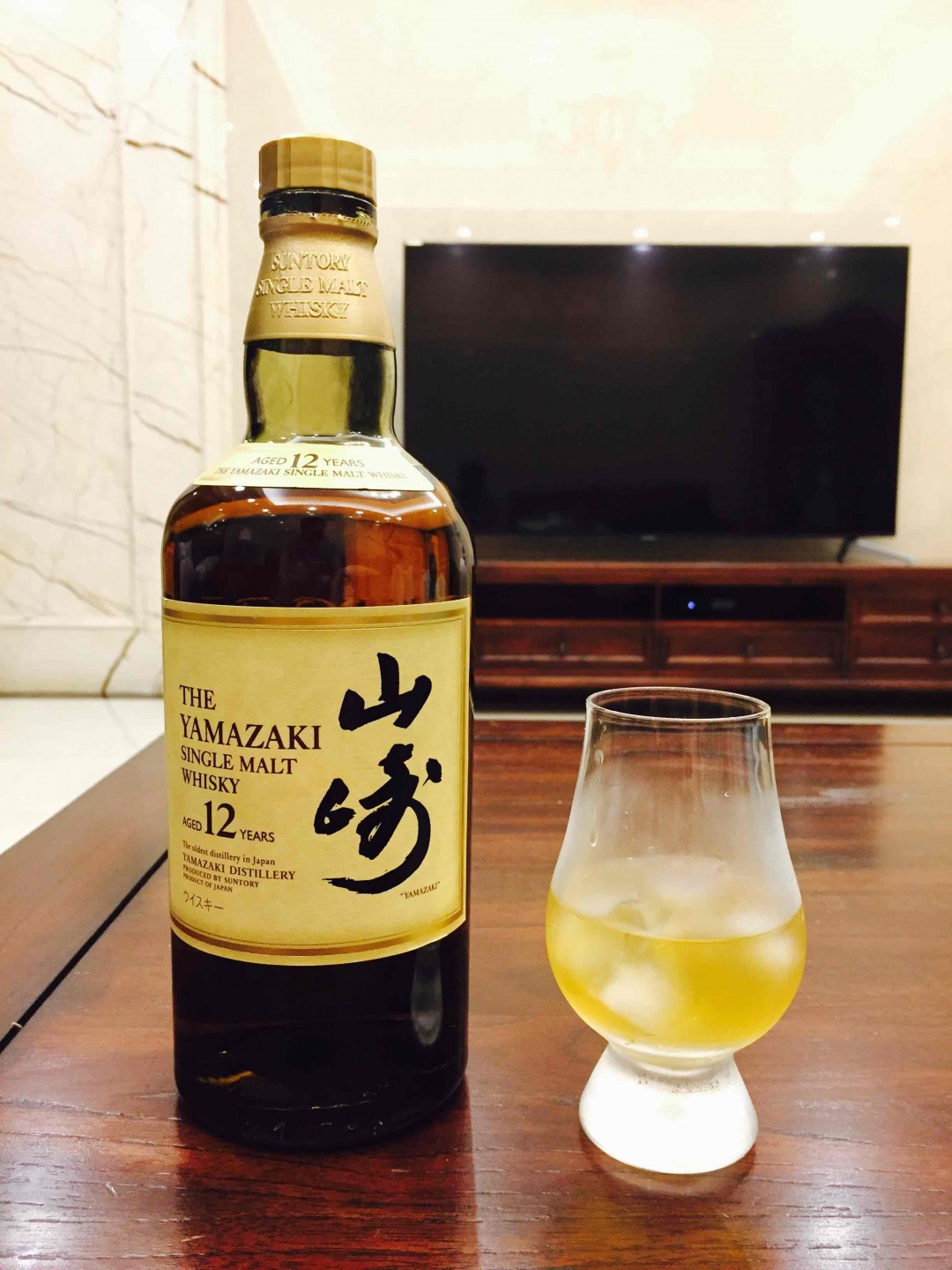 台风天...静静地喝杯小酒就好了……
